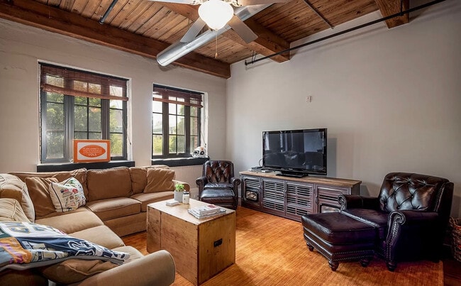 Building Photo - 1060 Worlds Fair Park Dr