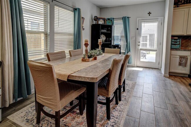 Building Photo - 205 Driftwood Ln