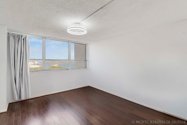 Building Photo - 5600 N Flagler Dr