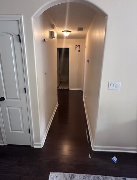 Building Photo - 9704 Pebble Ct