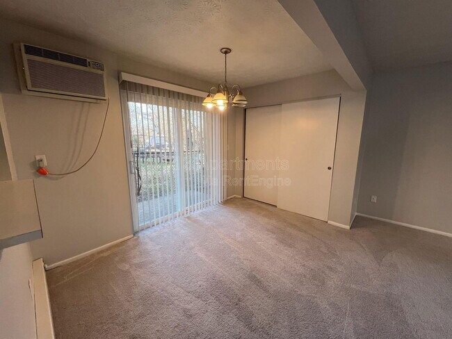 Building Photo - 6211 Graceland Ave