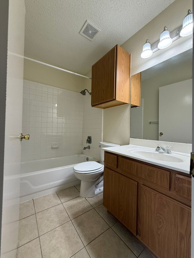 Building Photo - Schreiber Properties1 (2304 Granberry Dr)