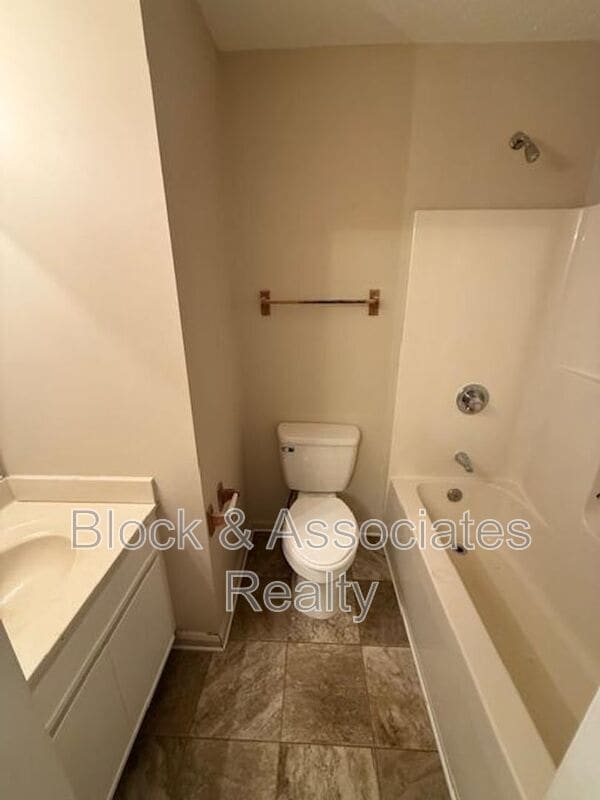 Building Photo - 402 Southway Rd