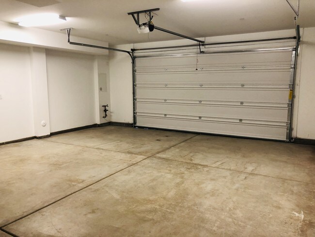 Garage - 17821 Gillette Ave