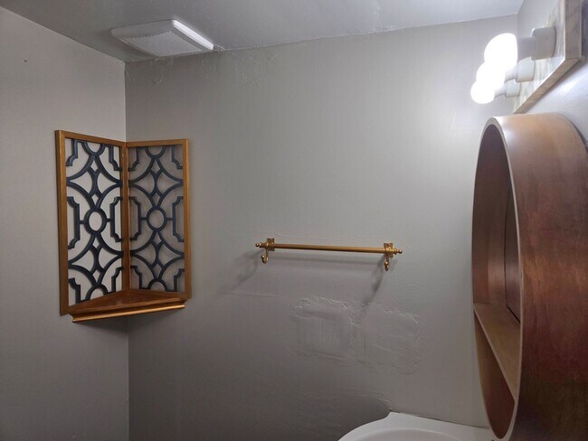 Building Photo - Move In Ready!!