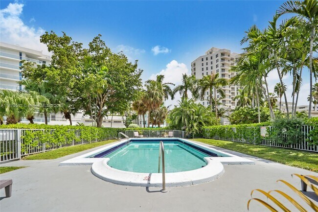 Building Photo - 9800 E Bay Harbor Dr