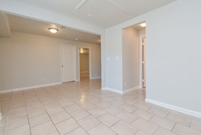 Building Photo - 2118 Thonig Rd