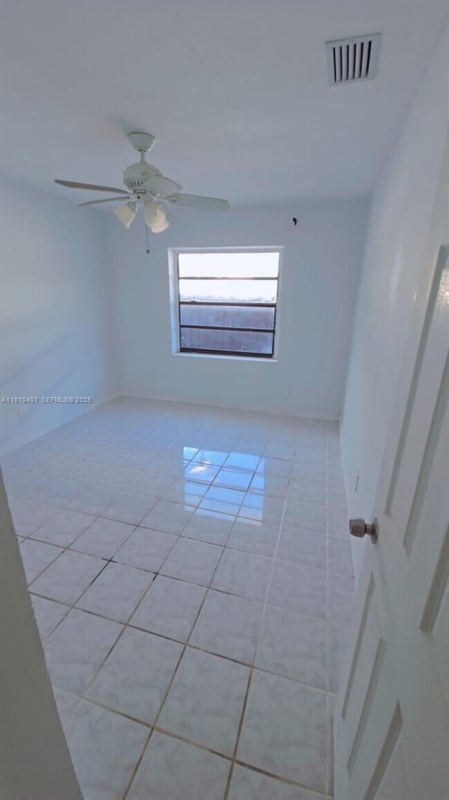 Building Photo - 1305 NE 146th St