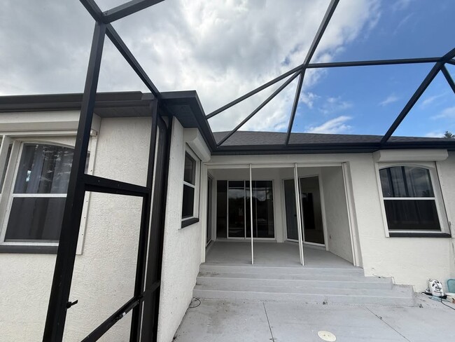 Building Photo - 1550 Center Rd