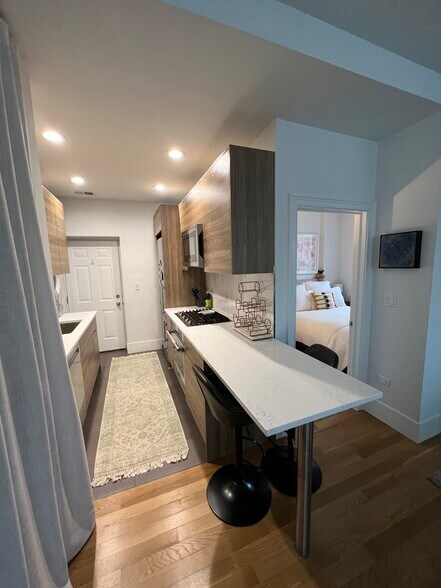 Building Photo - 2854 N Racine Ave