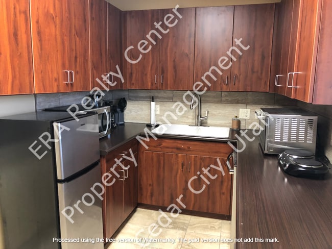 Building Photo - Large 2 bed / 1 bath Condo on North End of Town