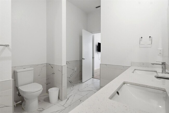 Building Photo - 285 Famagusta Dr