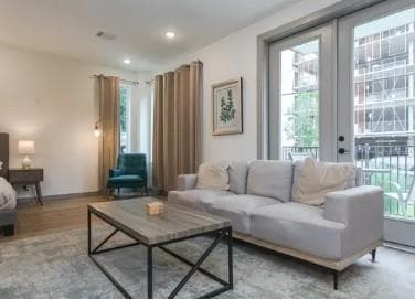 Building Photo - 4001 Roseland Ave