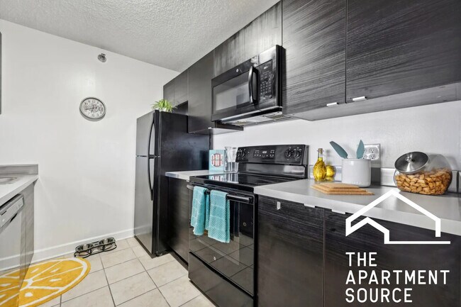 Building Photo - 1000 N La Salle Dr