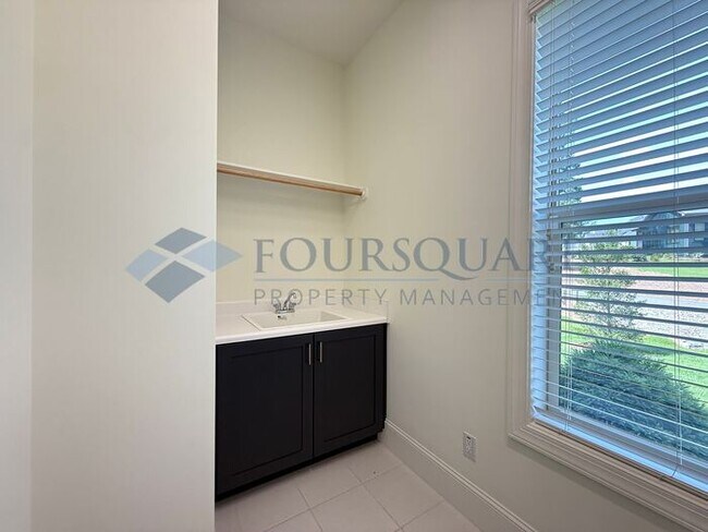 Building Photo - Beautiful  3-Bedroom Home with Loft, Screened Deck & Fenced Backyard – Convenient to Duke Univers...