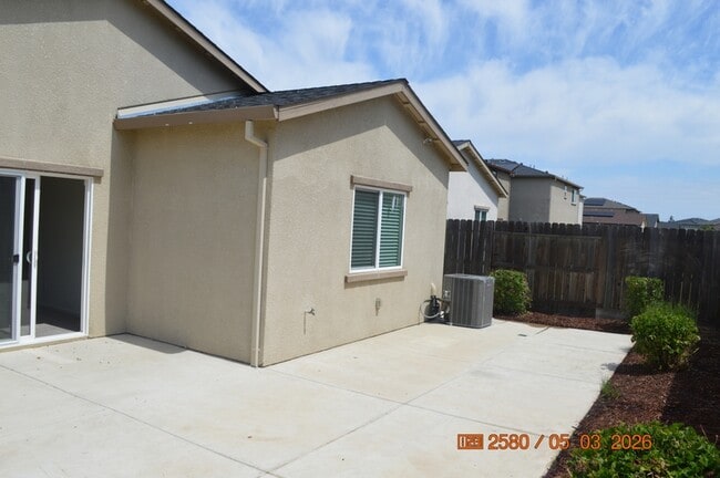 Building Photo - 4220 Freemark Ave