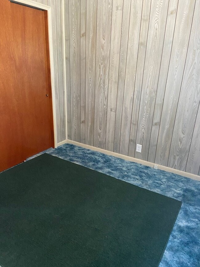 Building Photo - 2 bed 1 bath home in St Anthony