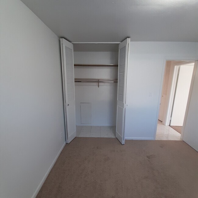 Building Photo - 143 Lynwood Manor