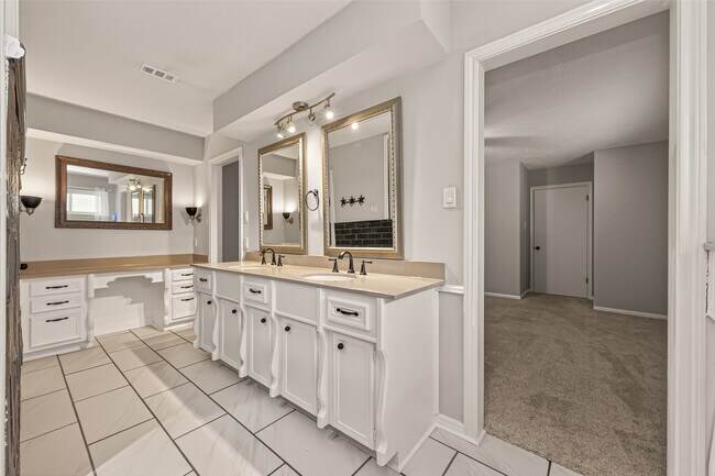 Building Photo - 13418 Paradise Valley Dr