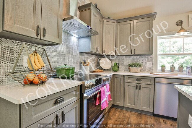 Building Photo - 3/2 Home on large lot in Woodstock