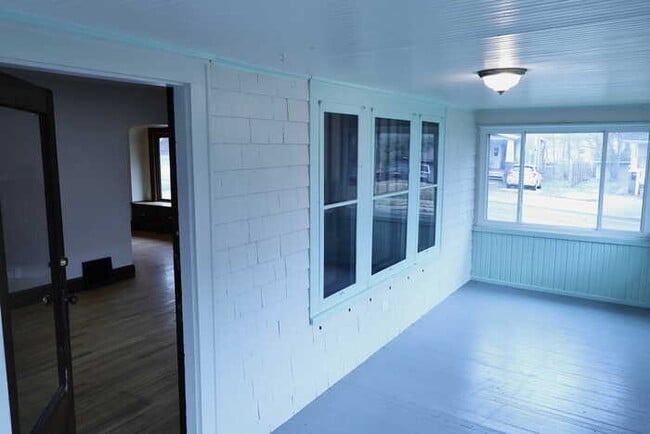 Building Photo - 165 Colony Crescent