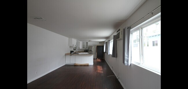 Building Photo - 14715 Addison St