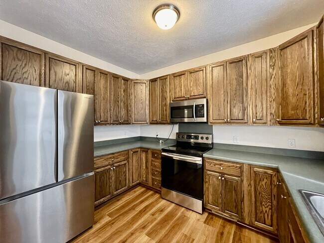 Building Photo - Four Bedroom Home in Eastown