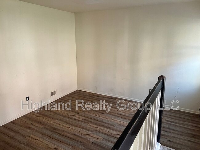 Building Photo - 147 Locust St