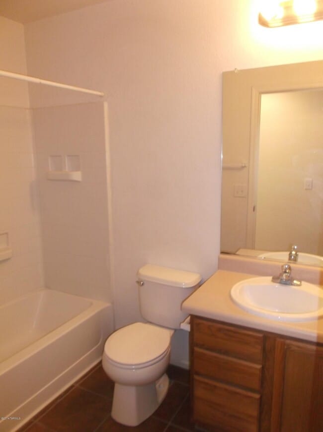 Building Photo - 6408 S Sunrise Valley Dr