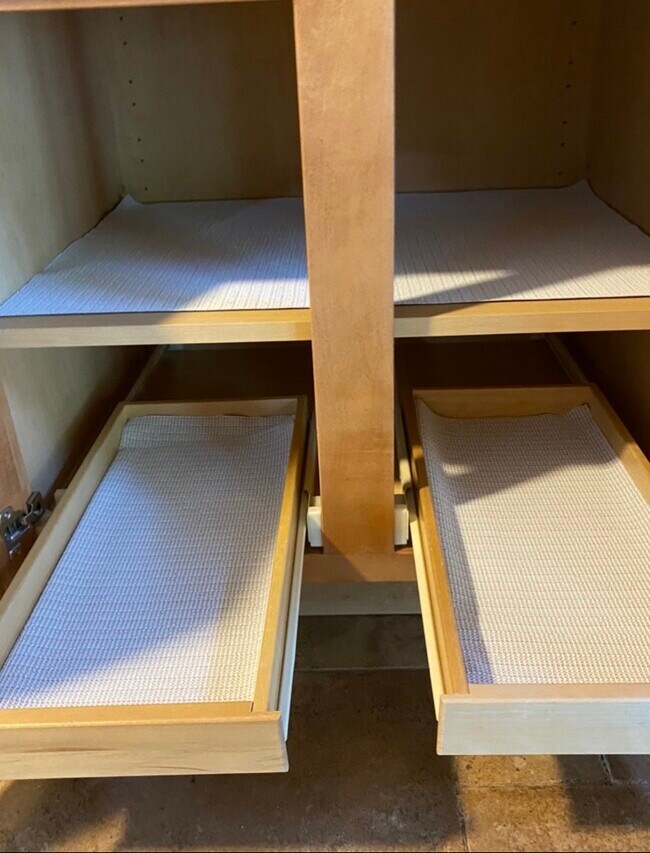 Building Photo - 3 Leslie Ct