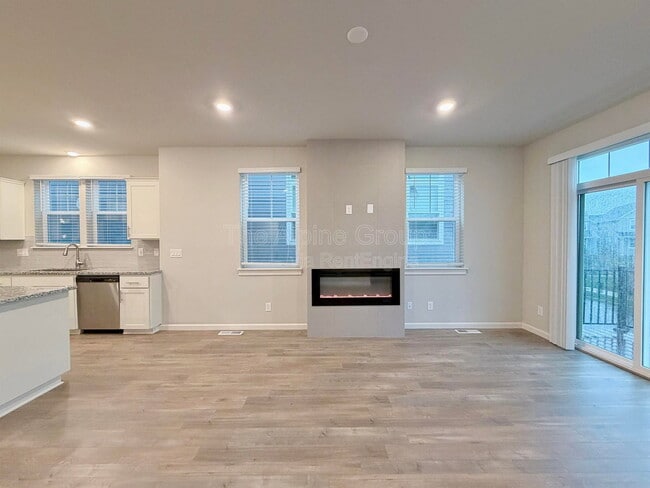 Building Photo - 8153 SE Crabapple St