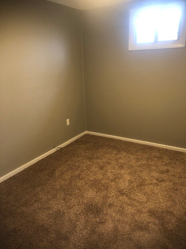 Building Photo - 349 S Hokendauqua Dr