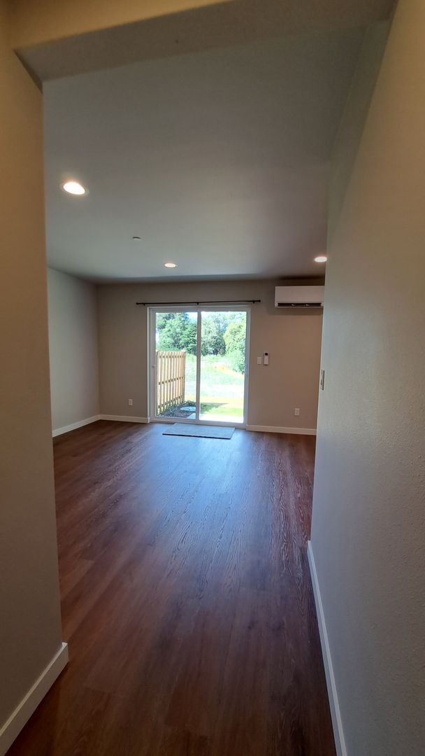 Building Photo - 3113 E Camellia Way