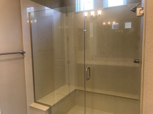 Building Photo - Charming 2 Bed 2 Bath - Trilogy at The Vineyards