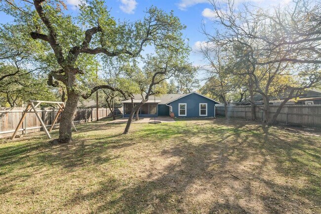 Building Photo - 11904 Highland Oaks Trail