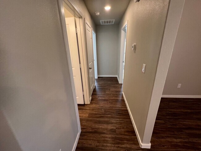 Building Photo - Rare 3 Bedroom In Frenship ISD!