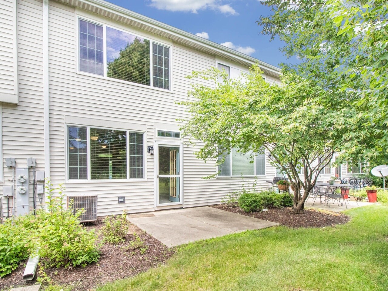 Building Photo - 3023 Anton Dr
