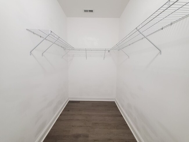 Building Photo - Gorgeous Home In Turnberry Subdivision