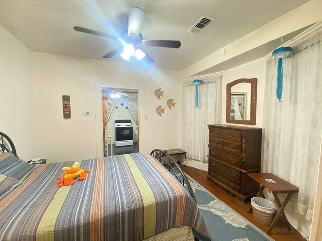 Building Photo - 2528 Avenue Q 1/2 Ave
