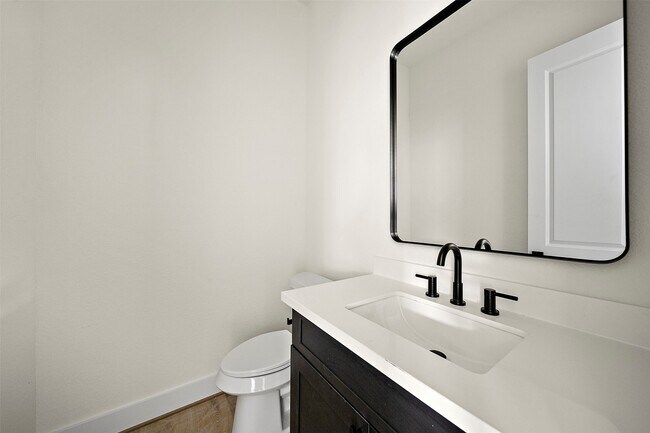 Building Photo - 2708 Nagle St