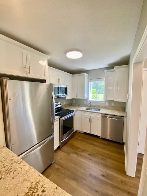 Building Photo - 166 Stoneheights Dr