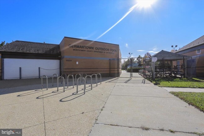 Building Photo - 12820 Rexmore Dr