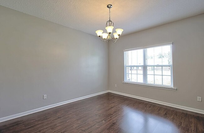 Building Photo - 1429 Evergreen Trl