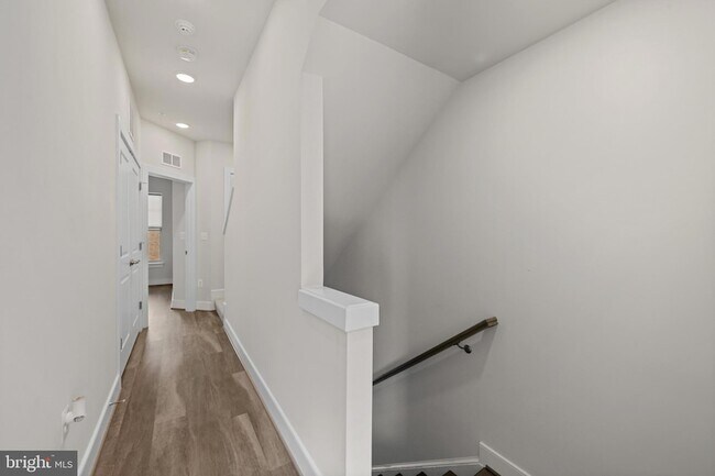 Building Photo - 148 Stowe Dr