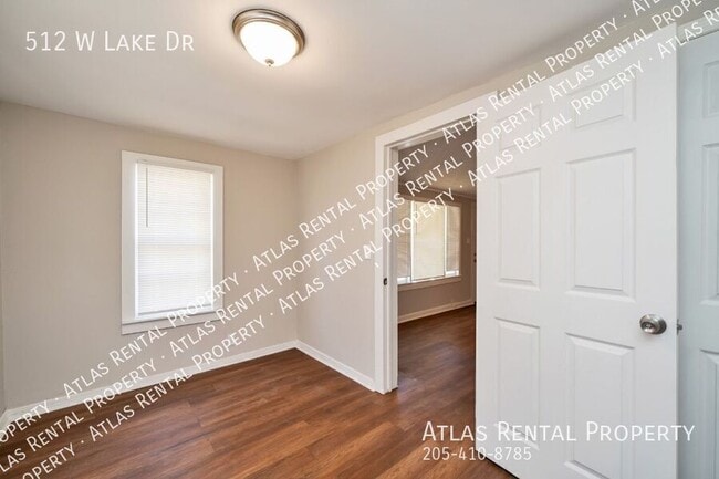 Building Photo - 512 W Lake Dr