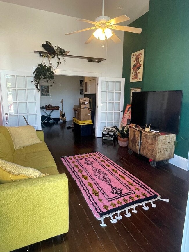 Primary Photo - 1BD/1BA Shotgun w/ In Unit Washer and Dryer