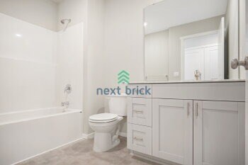 Building Photo - 4 Bed and 2.5 Bath Single-family Home Available for Rent!