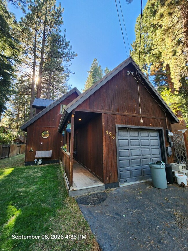 Building Photo - 493 Brassie Ave