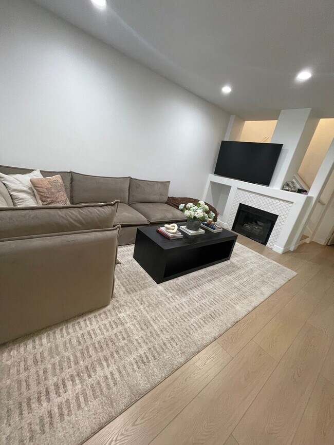 Building Photo - 2Br/2.5 Bth In Beautiful Monaco Community. Anaheim Hills