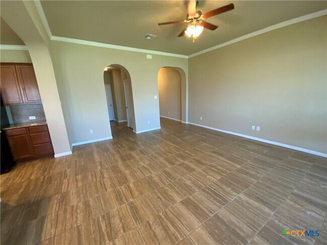 Building Photo - 707 Dunford Dr